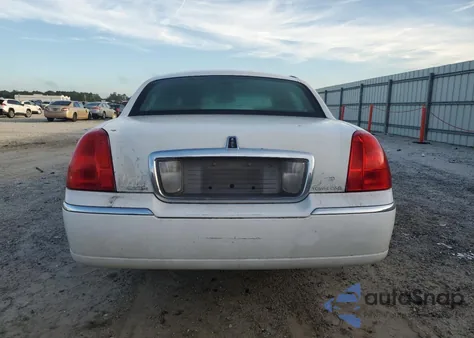 2009 Lincoln Town Car Signature Limited z USA, uszkodzony, nr VIN 2LNHM82V19X633700